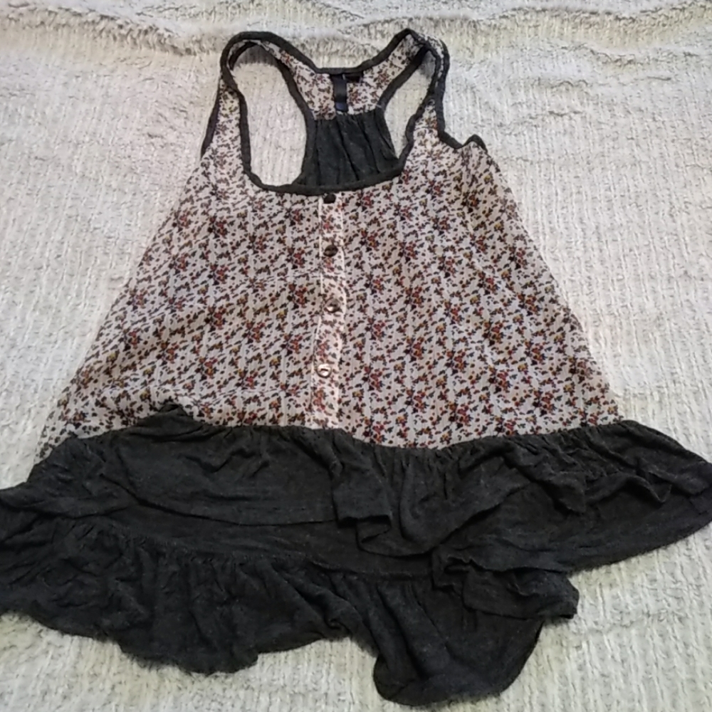 Ruffle bottom tank top. Free with 5/25 bundle